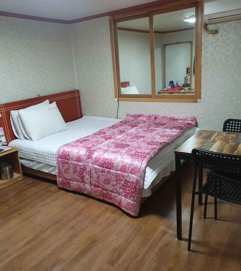 Eve Motel Busan